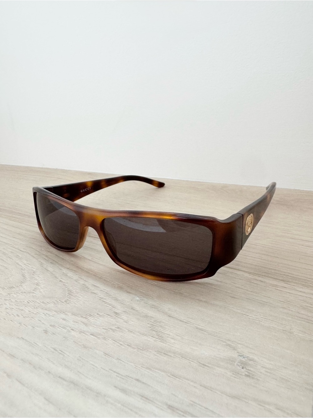 Authentic Gucci vintage thin brown tortoise sunglasses with gold logo - Picture 3 of 8
